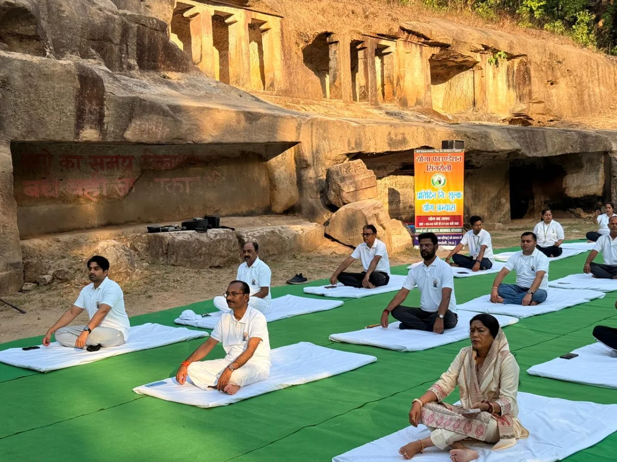 SINGRAULI - माडा के प्राकृतिक मनोरम दृश्य के साथ सिंगरौली में संपन्न हुआ योग दिवस कार्यक्रम, देखिये वीडियो