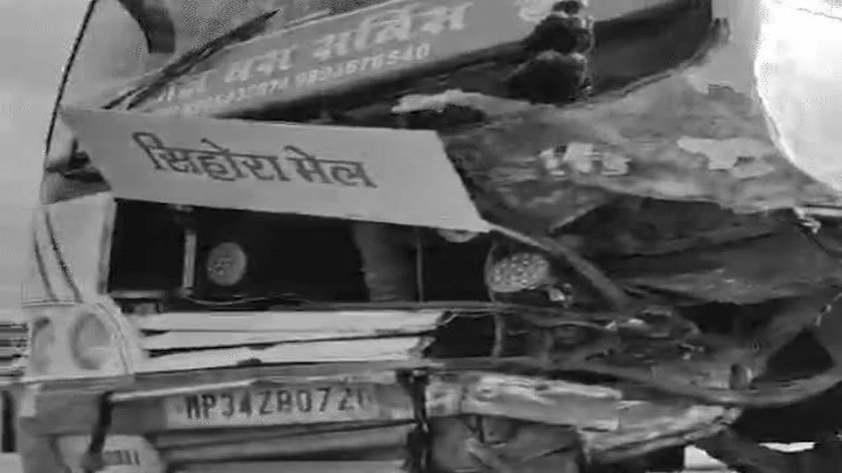 गर्लफ्रेंड से शादी से पहले बॉयफ्रेंड, मां-मामा की मौत:युवती को भगाकर ले जा रहे थे, बस से भिड़ी कार; तड़प-तड़पकर गई तीनों की जान