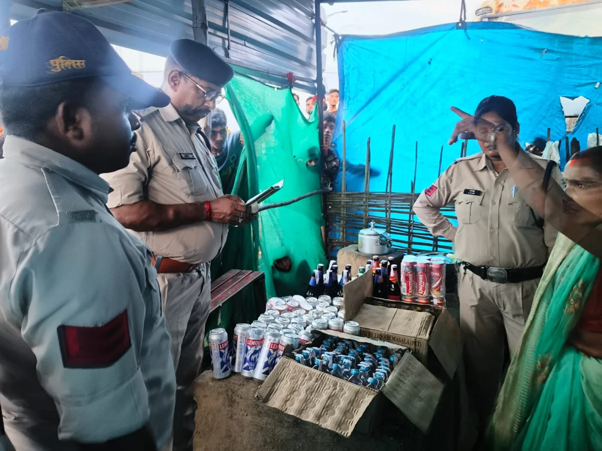 सिंगरौली - कोतवाली थाना क्षेत्र के विभिन्न इलाकों में बिक रही शराब, पुलिस नहीं सामाजिक संगठन के लोग पकड़ रहे अवैध शराब, देखे वीडियो