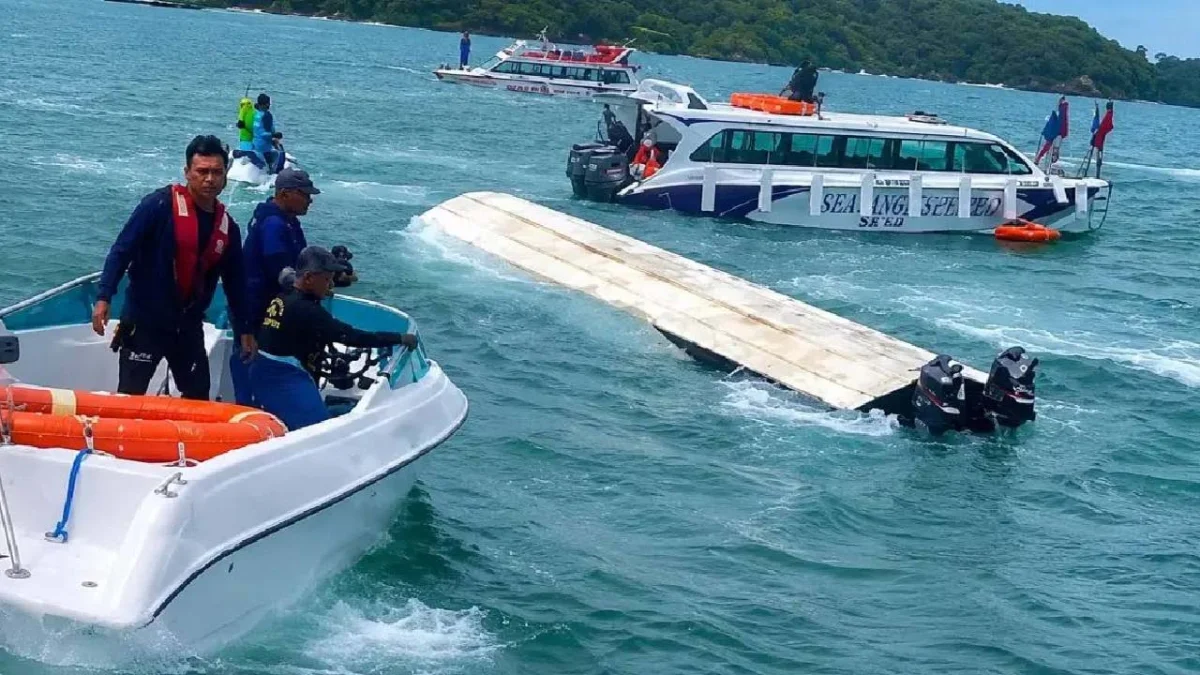 भारतीय पर्यटकों को लेकर जा रही नाव पलटी, 15 की मौत