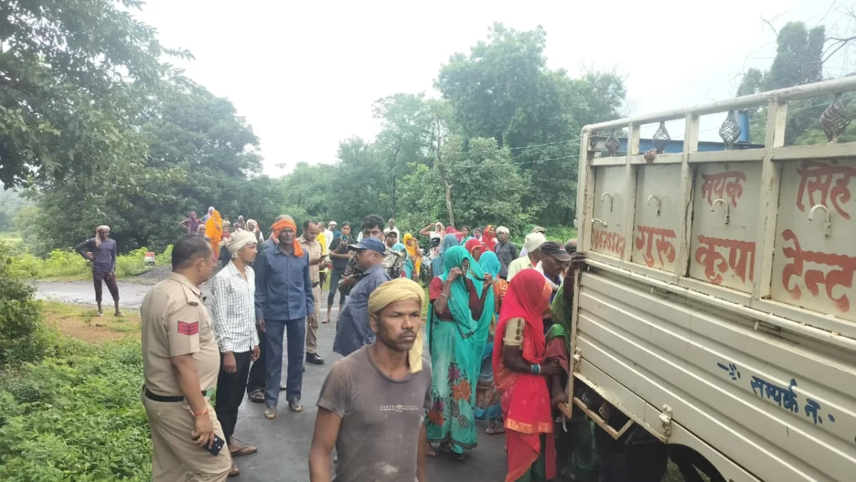 सिंगरौली : दशगात्र कार्यक्रम के दौरान आकाशीय बिजली गिरने से 14 झुलसे