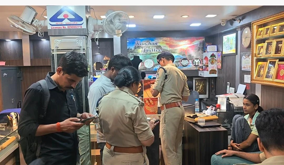 सिंगरौली जिले में डकैती का खुलासा, कंचन ज्वेलर्स में हुई डकैती में 3 आरोपी गिरफ्तार, एक आरोपी का हुआ शॉर्ट एंकाउंटर, देखे वीडियो