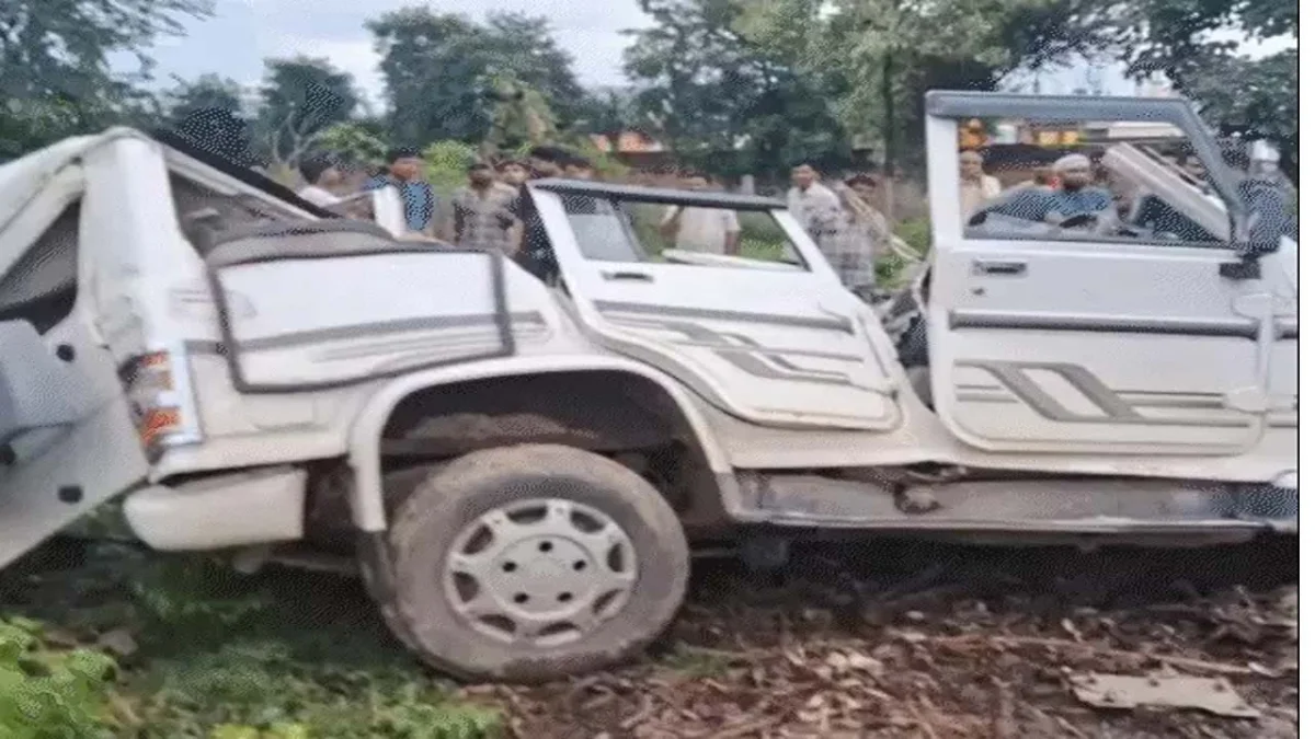 बोलेरो-ट्रक की टक्कर, 5 की मौत : मरने वाले एक ही परिवार के